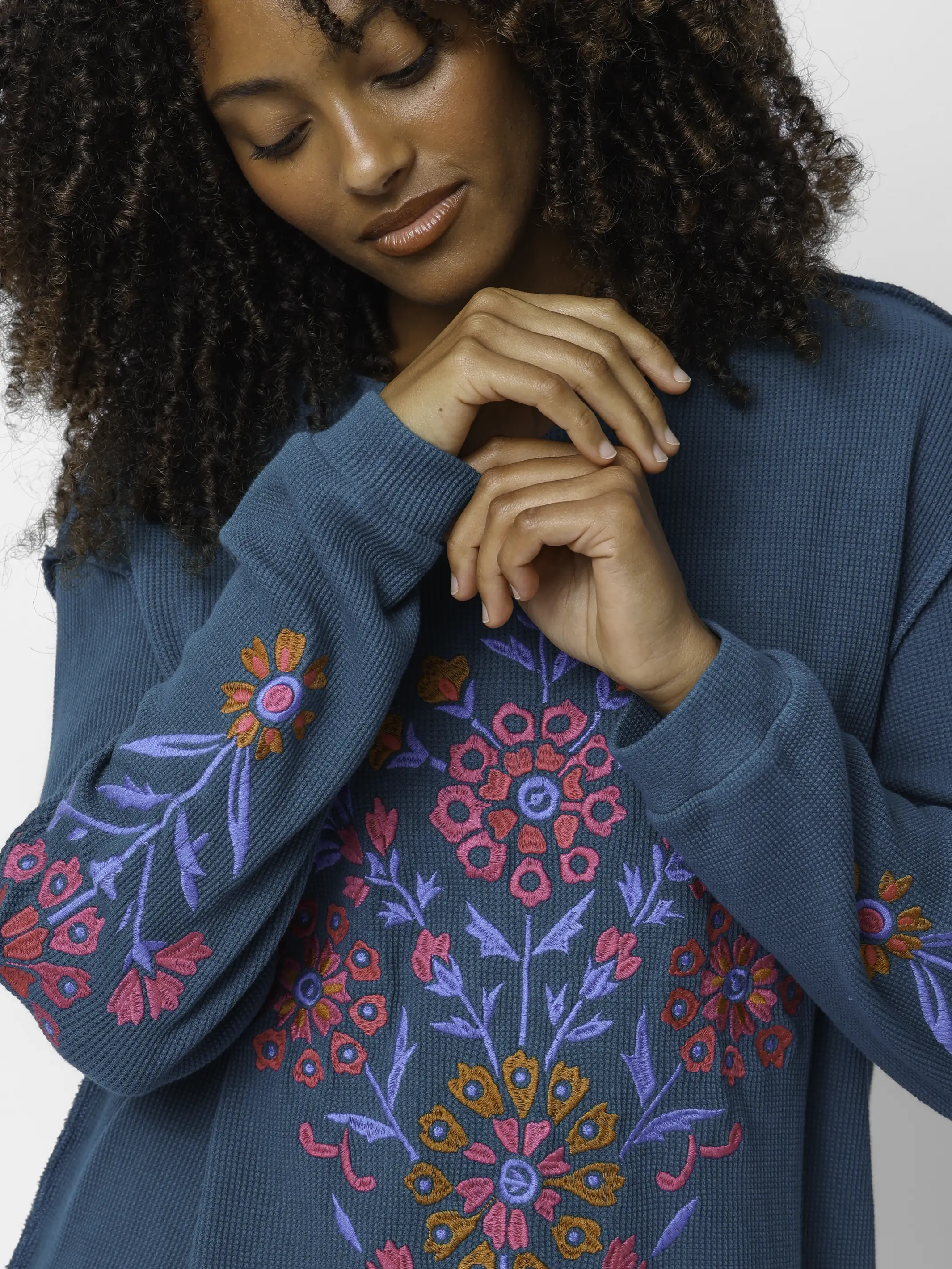 Aida Embroidered Thermal - Teal Folk Bouquet - Image 3