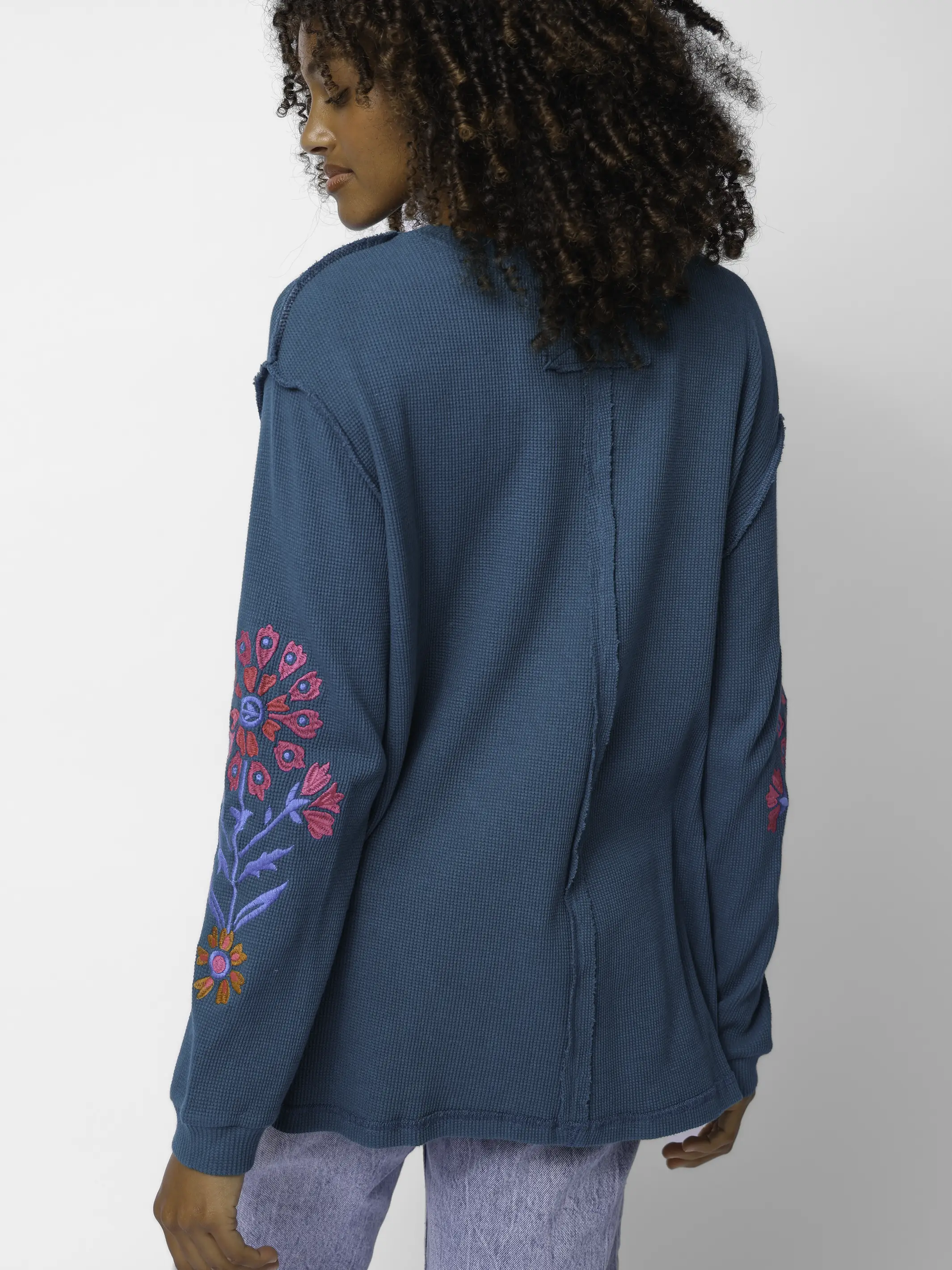 Aida Embroidered Thermal - Teal Folk Bouquet - Image 4