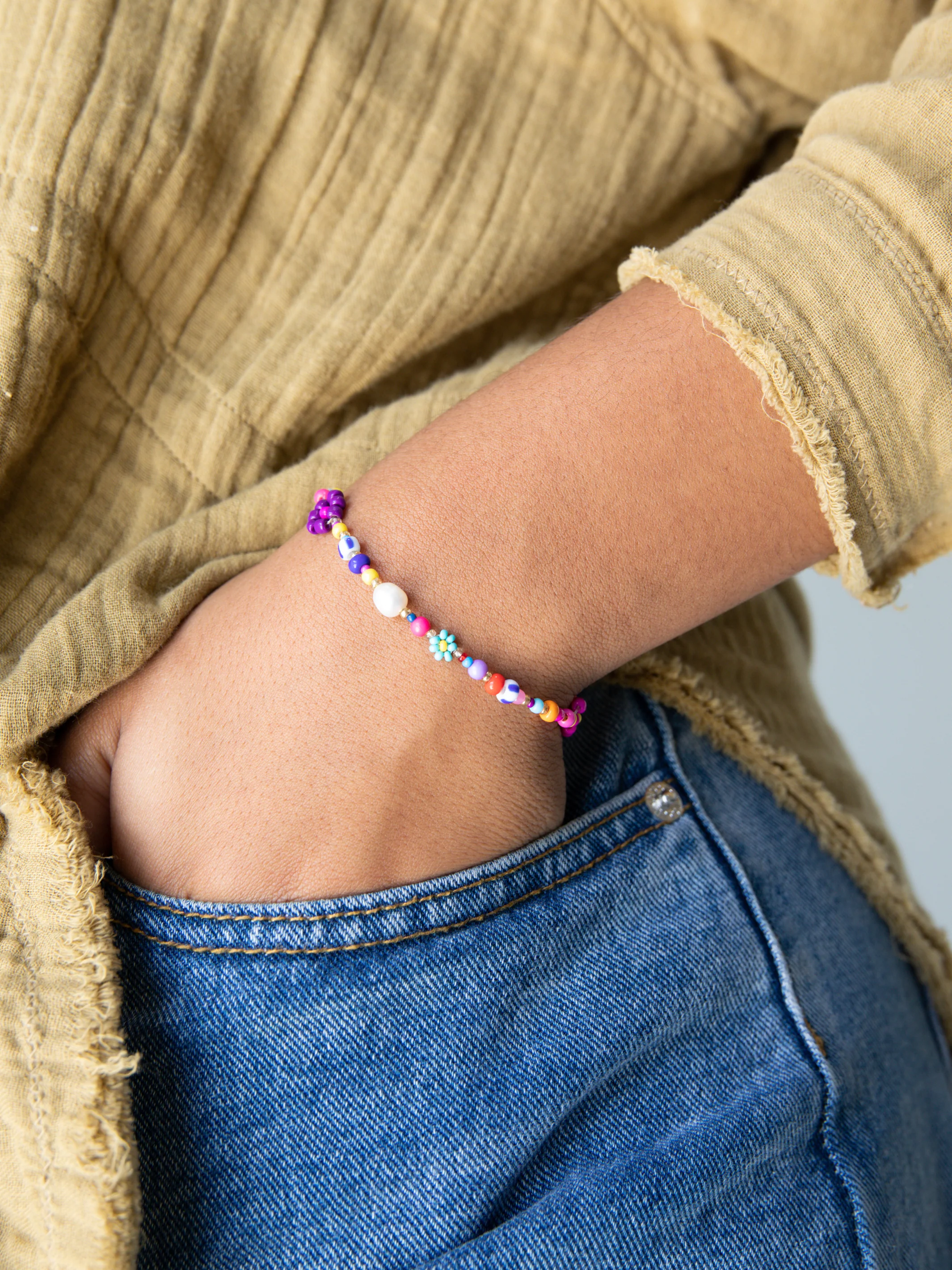 Boho Beaded Daisy & Pearl Bracelet - Image 2