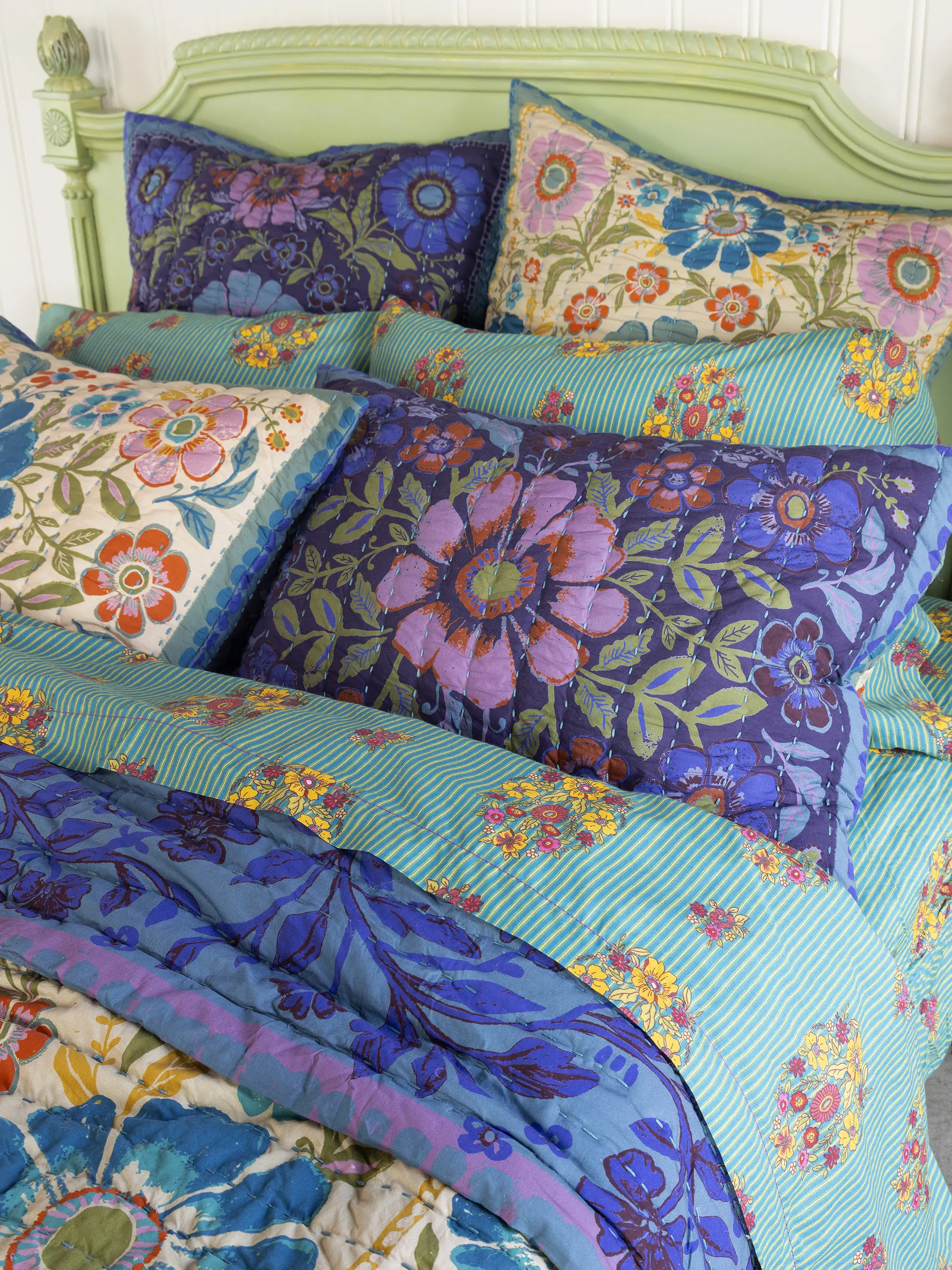 Bungalow Reversible Cotton Quilt - Flower Spell Bandana - Image 2