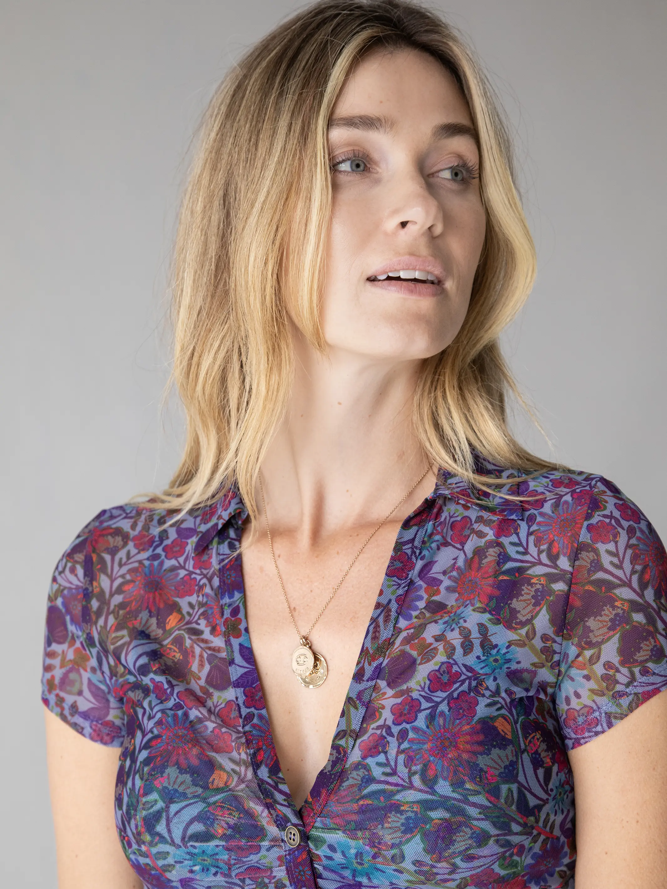 Carina Mesh Short Sleeve Top - Dark Purple Daisies - Image 3