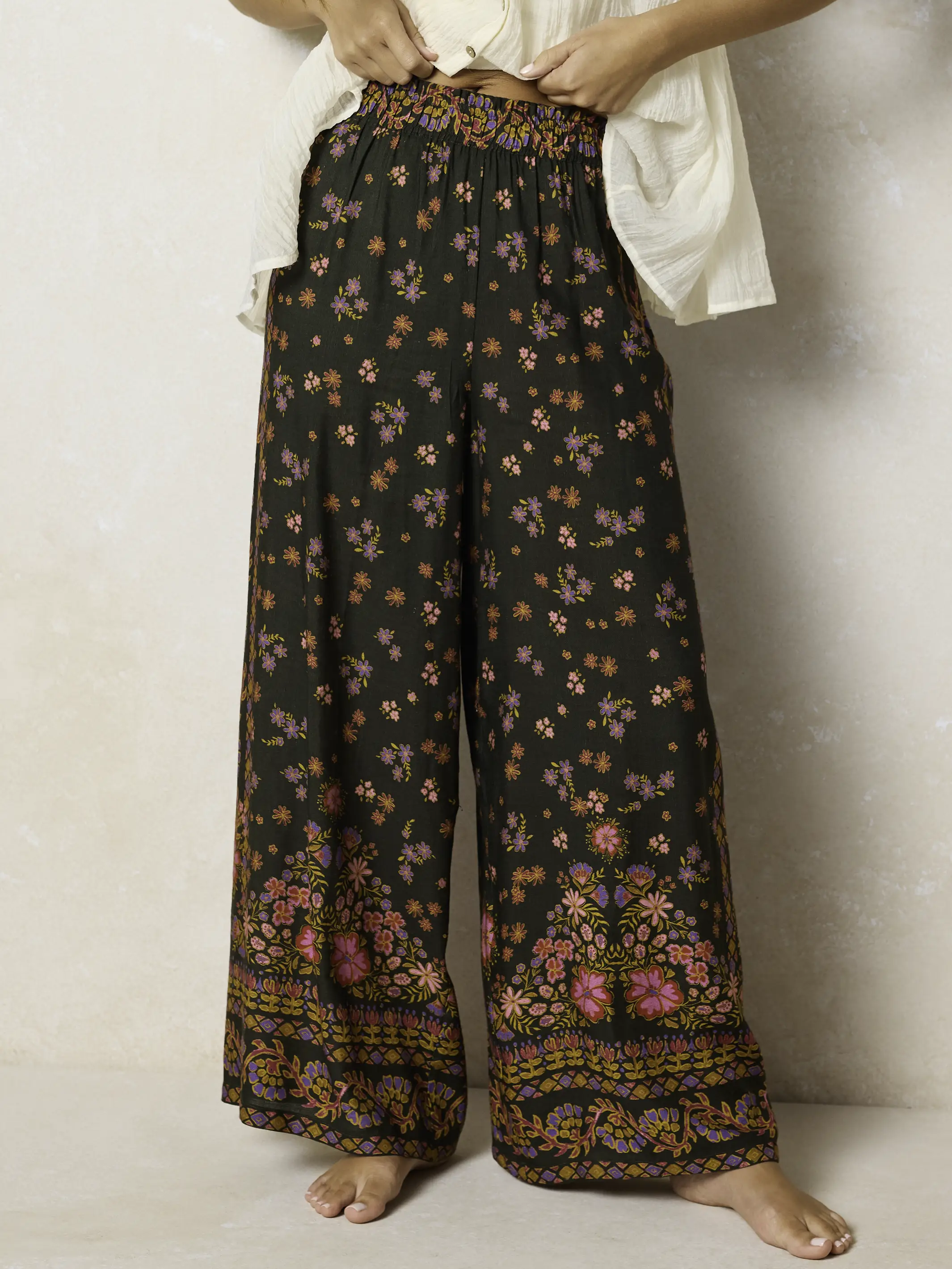 Cece Wide Leg Pants - Blooming Bandana Charcoal - Image 3