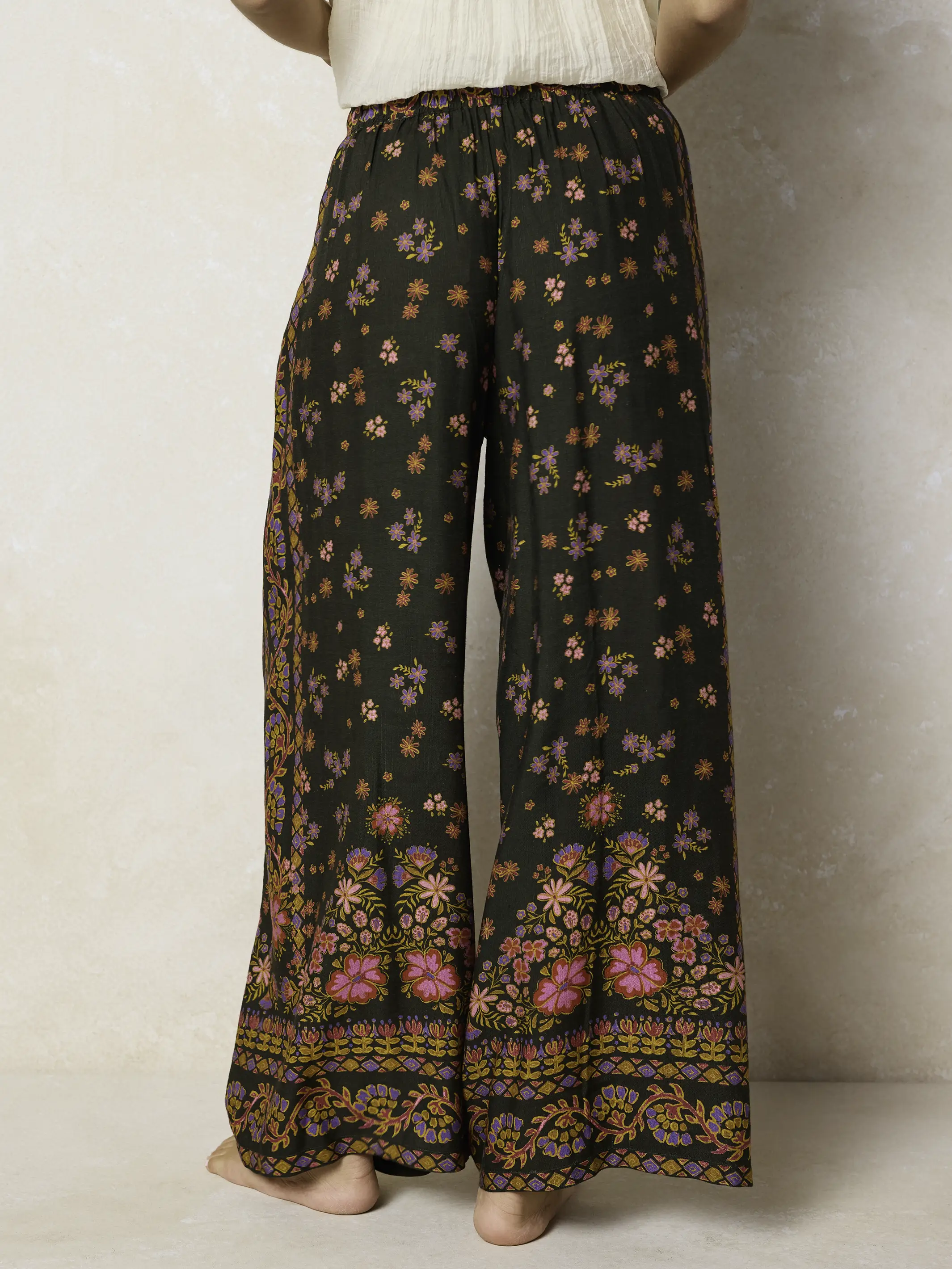 Cece Wide Leg Pants - Blooming Bandana Charcoal - Image 5