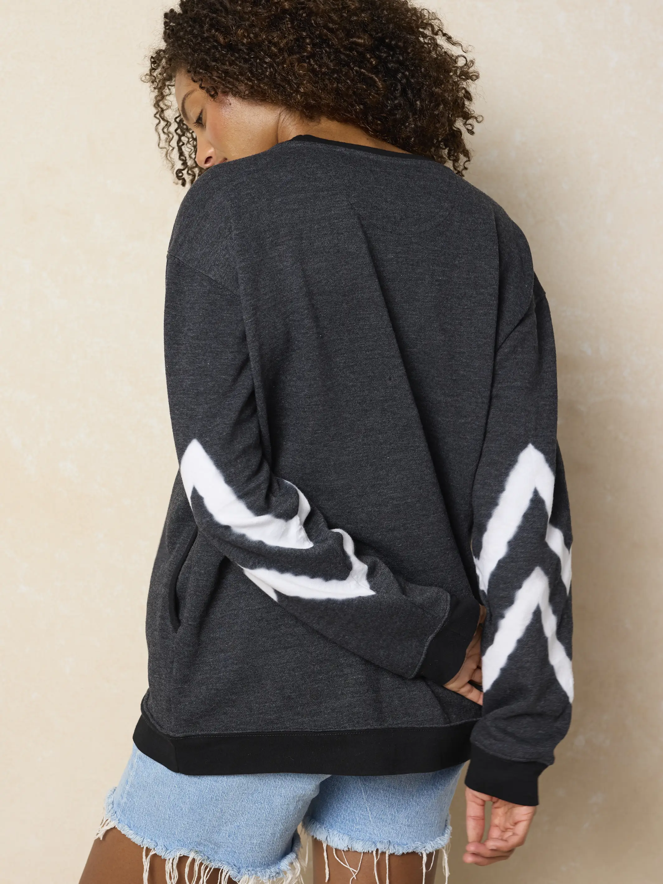 Comfy Crewneck Sweatshirt - Charcoal Chevron - Image 4