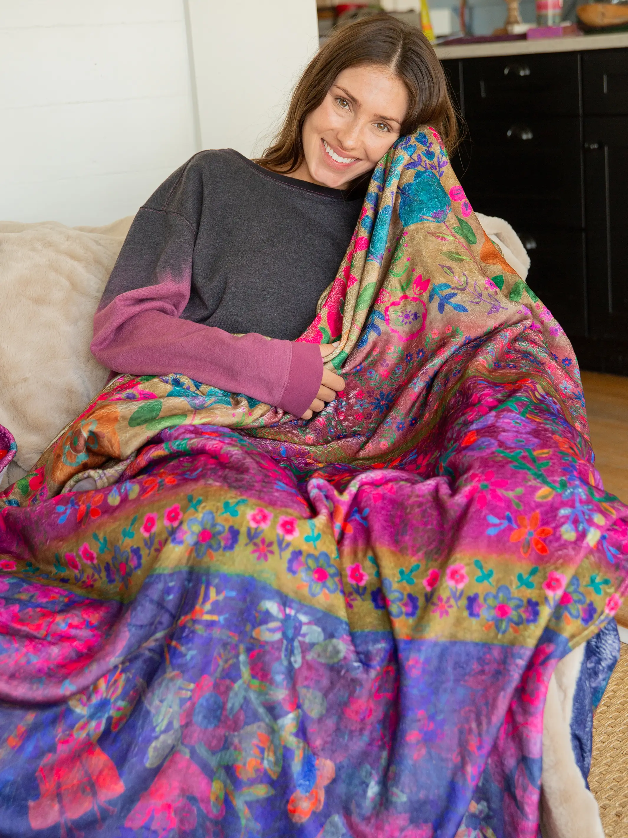 Double-Sided Cozy Throw Blanket - Jewel Border - Image 4