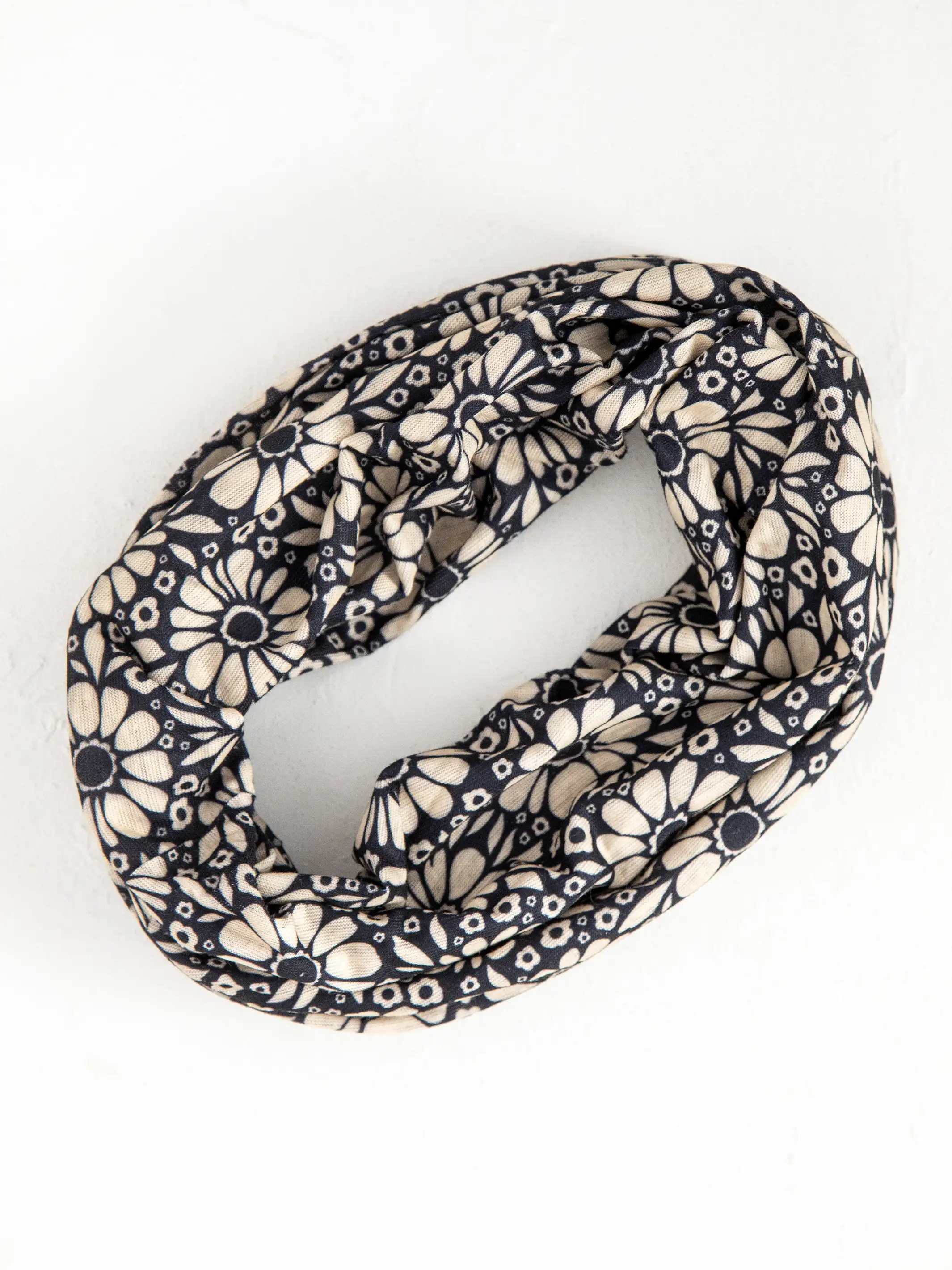 Full Boho Bandeau® Headband - Black White Daisies - Image 6