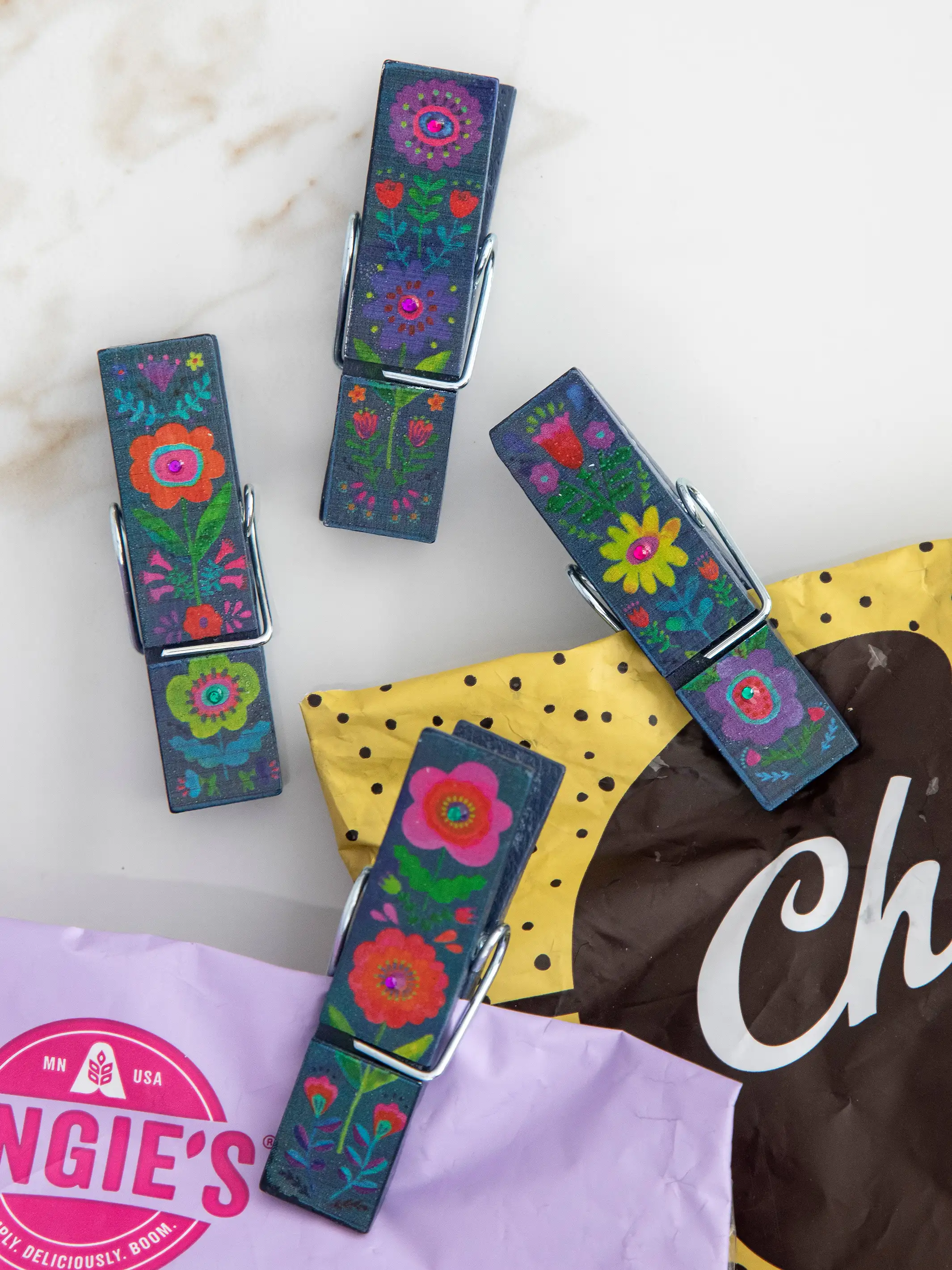 Happy Clips, Set of 4 - Folk Flower - Image 2