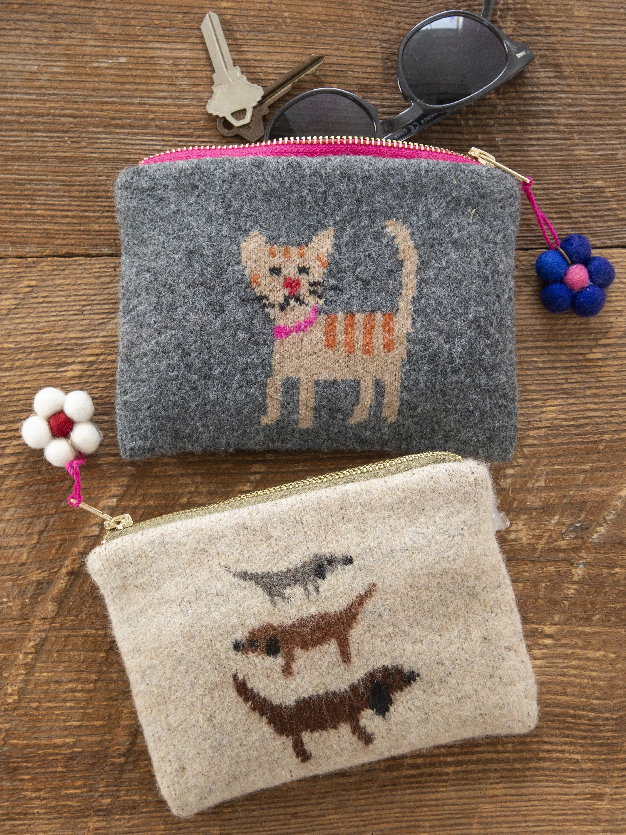 Intarsia Sweater Pouch - Tan Dog - Image 2