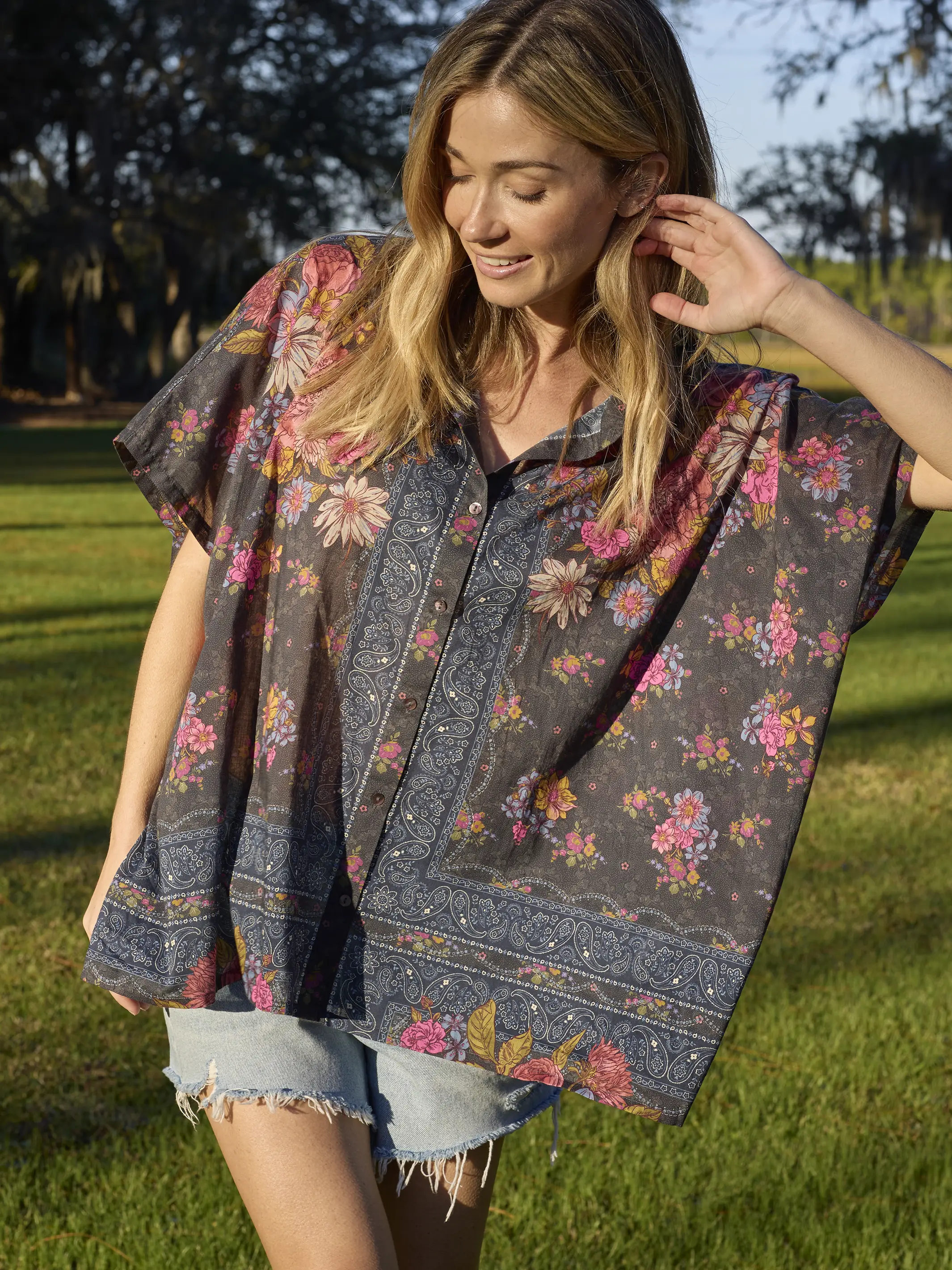 Kelly Oversized Cotton Button Down - English Garden Charcoal - Image 4