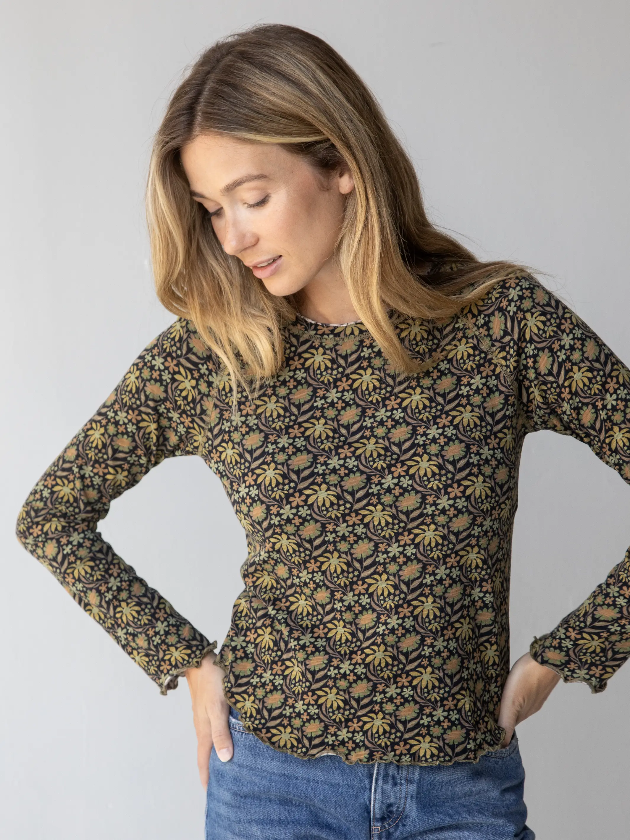 Lily Cotton Long Sleeve Tee Shirt - Tan Daisies Floral - Image 2