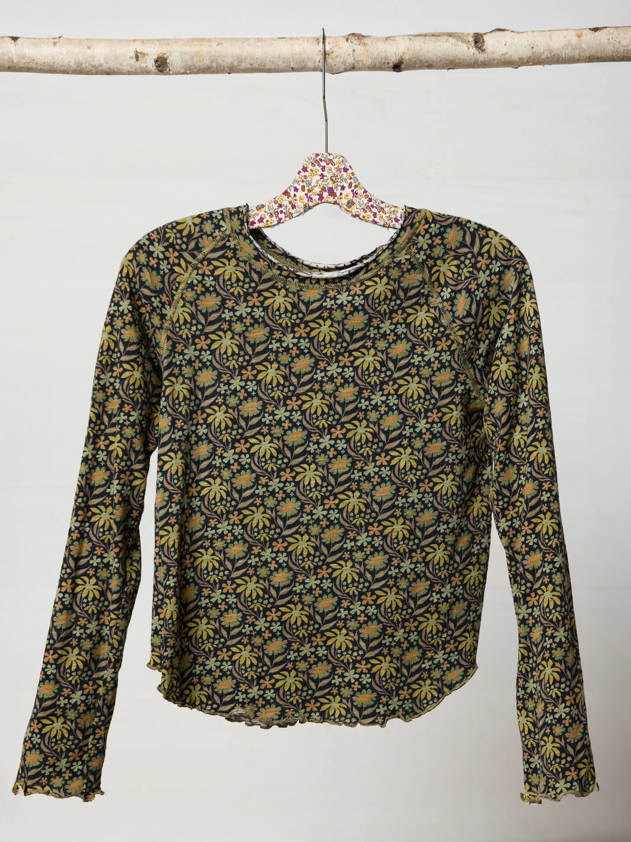 Lily Cotton Long Sleeve Tee Shirt - Tan Daisies Floral - Image 3