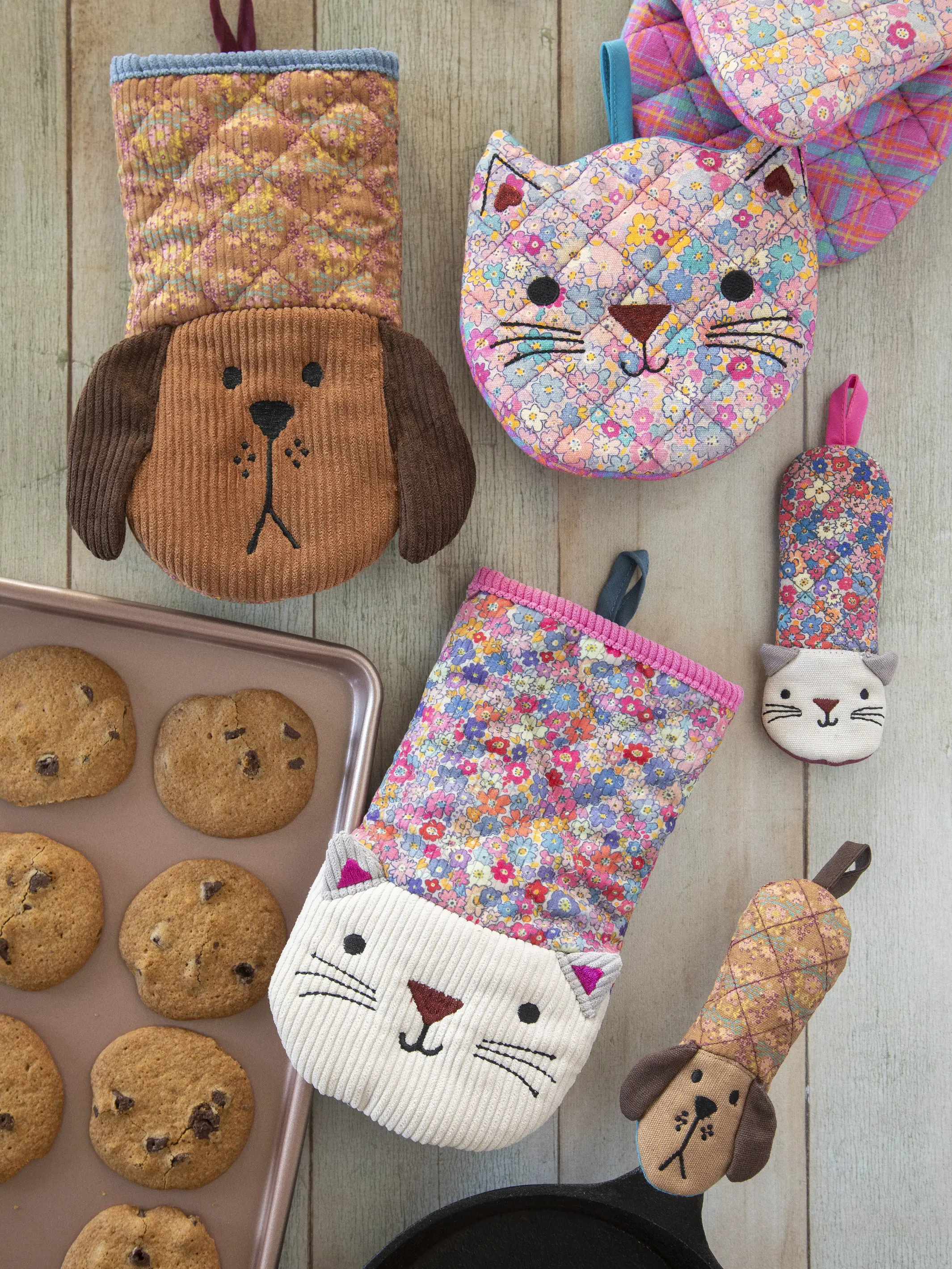Mini Oven Mitts, Set of 2 - Cat - Image 2