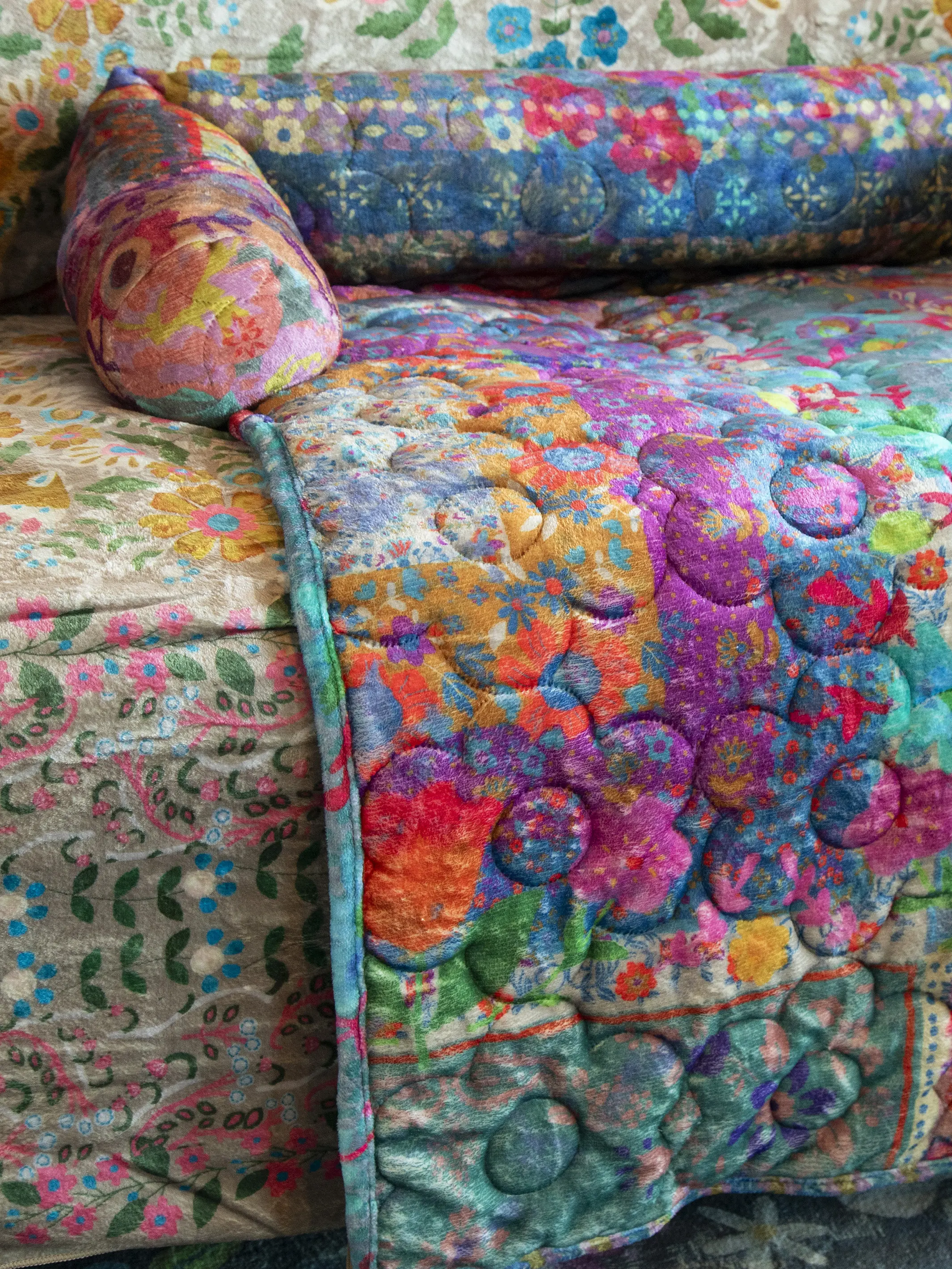 Sofa Pet Bed - Rainbow Bandana Patchwork - Image 5