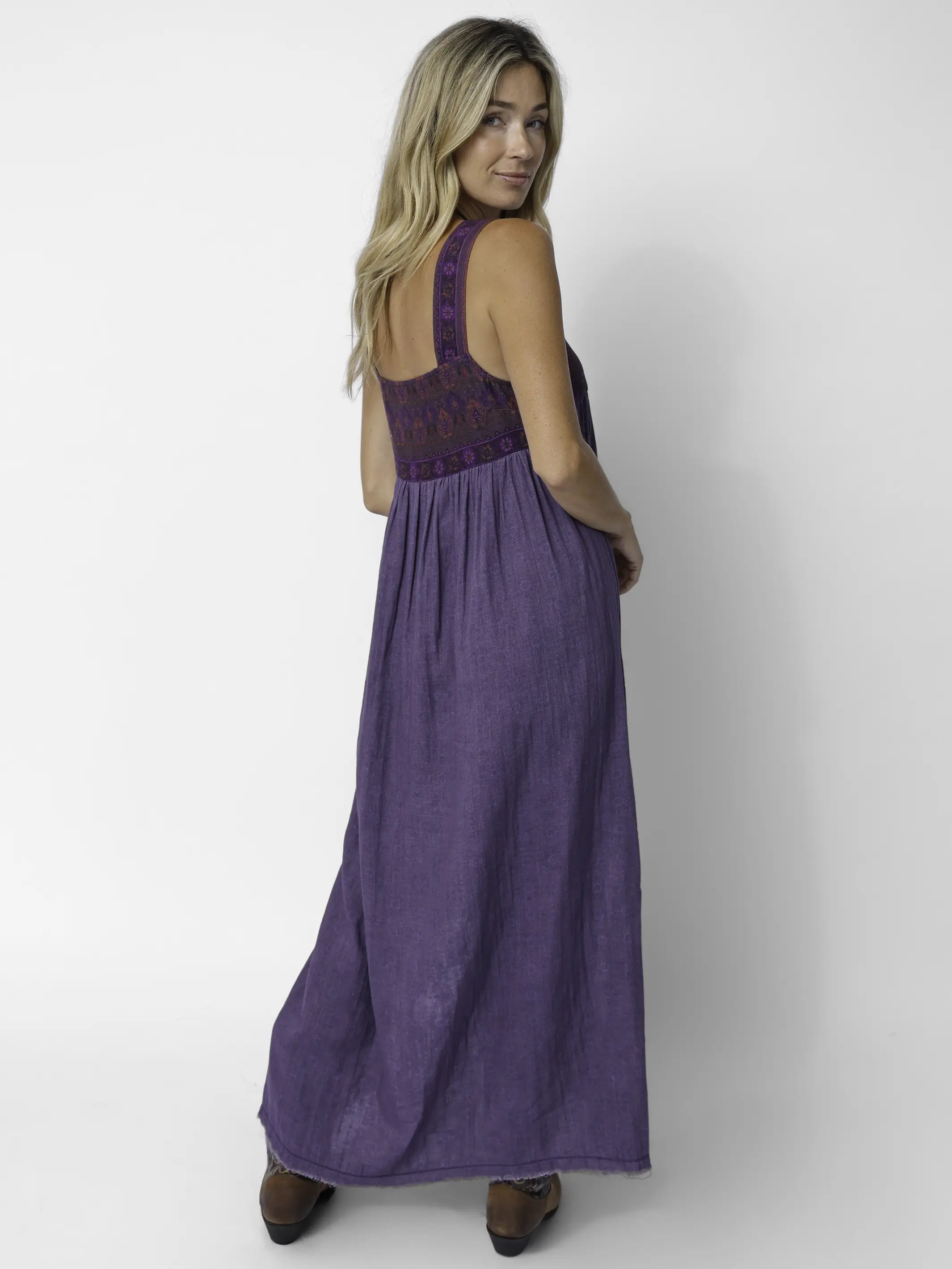 Tricia Reversible Cotton Gauze Maxi Dress - Medallion Sunburst Eggplant - Image 4